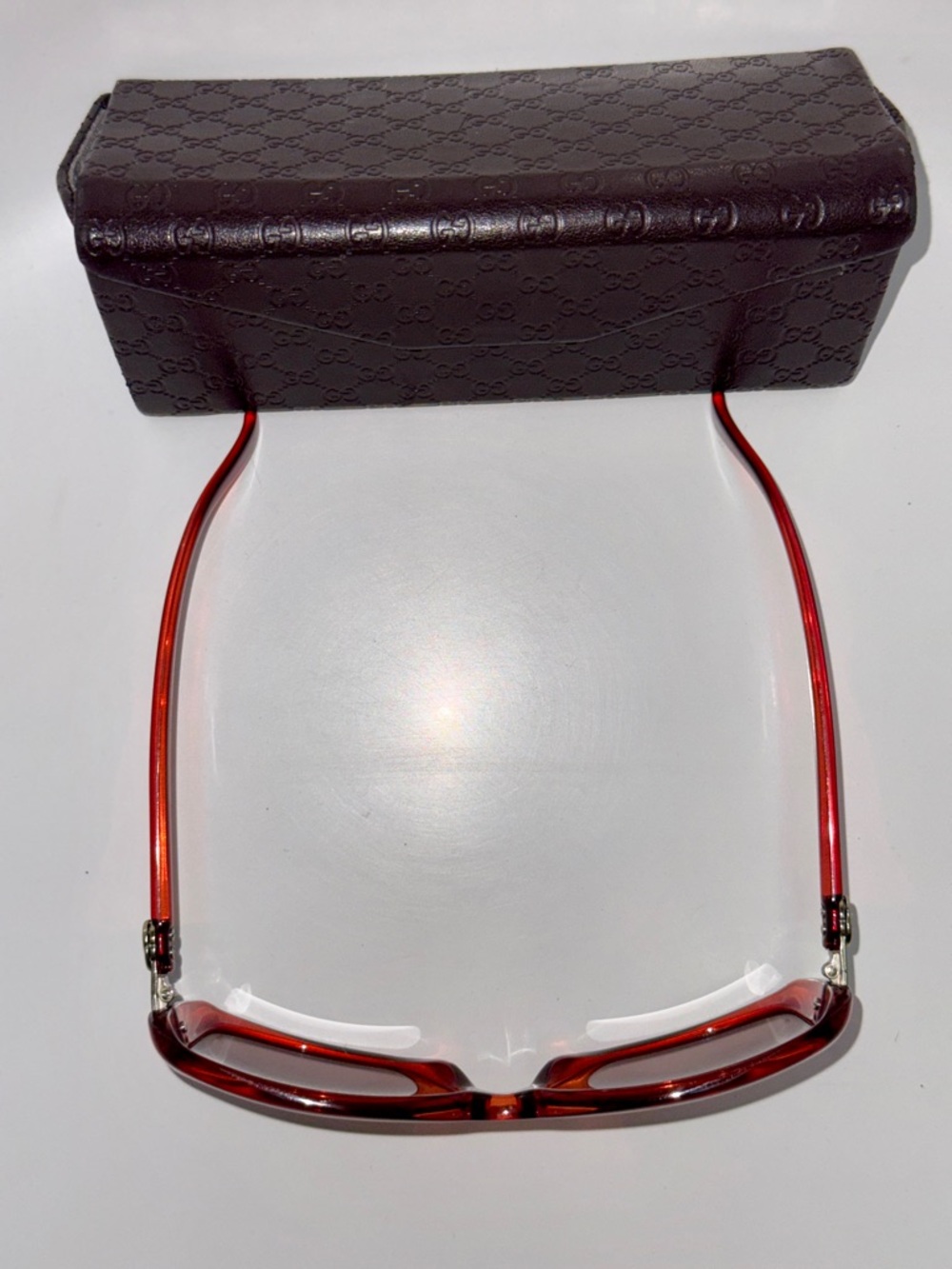 Authentic Gucci Red Sunglasses       Gradient Lenses Logo Detailing - Picture 4 of 7